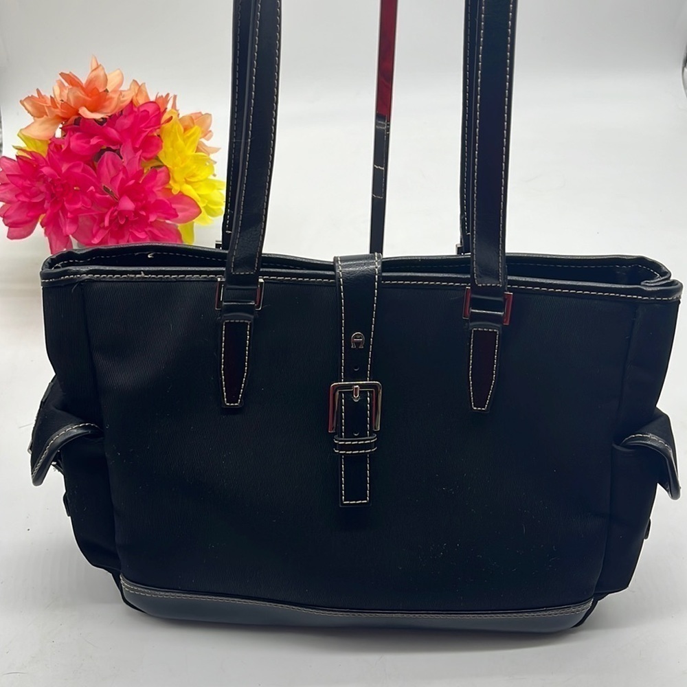 Etienne Aigner Black Leather Nylon Shoulder Bag. BP4521A